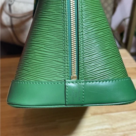 Green Louis Vuitton Alma Handbag - Picture 7 of 14